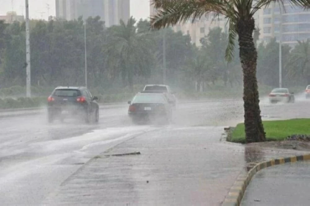 تحذيرات من تقلبات جوية عنيفة: أمطار غزيرة وسيول ورياح عاتية تجتاح مناطق المملكة