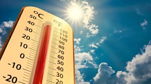 المملكة تحت وطأة الحرارة.. وتحذيرات من موجات غبارية وأمطار رعدية